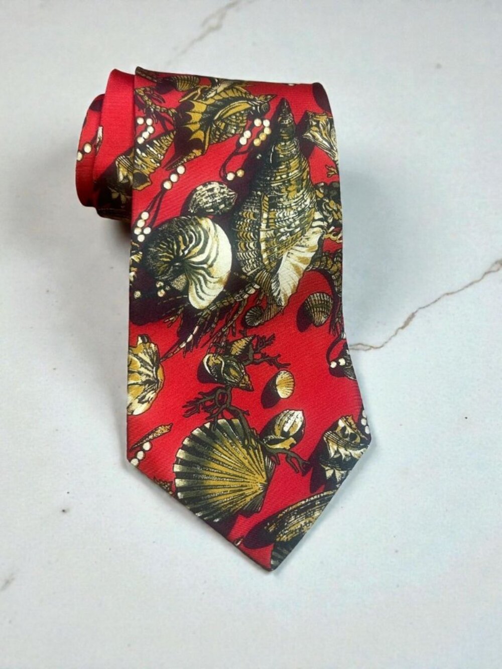 Perry Ellis Portfolio Tie 100% Silk USA  Seashells on Red
